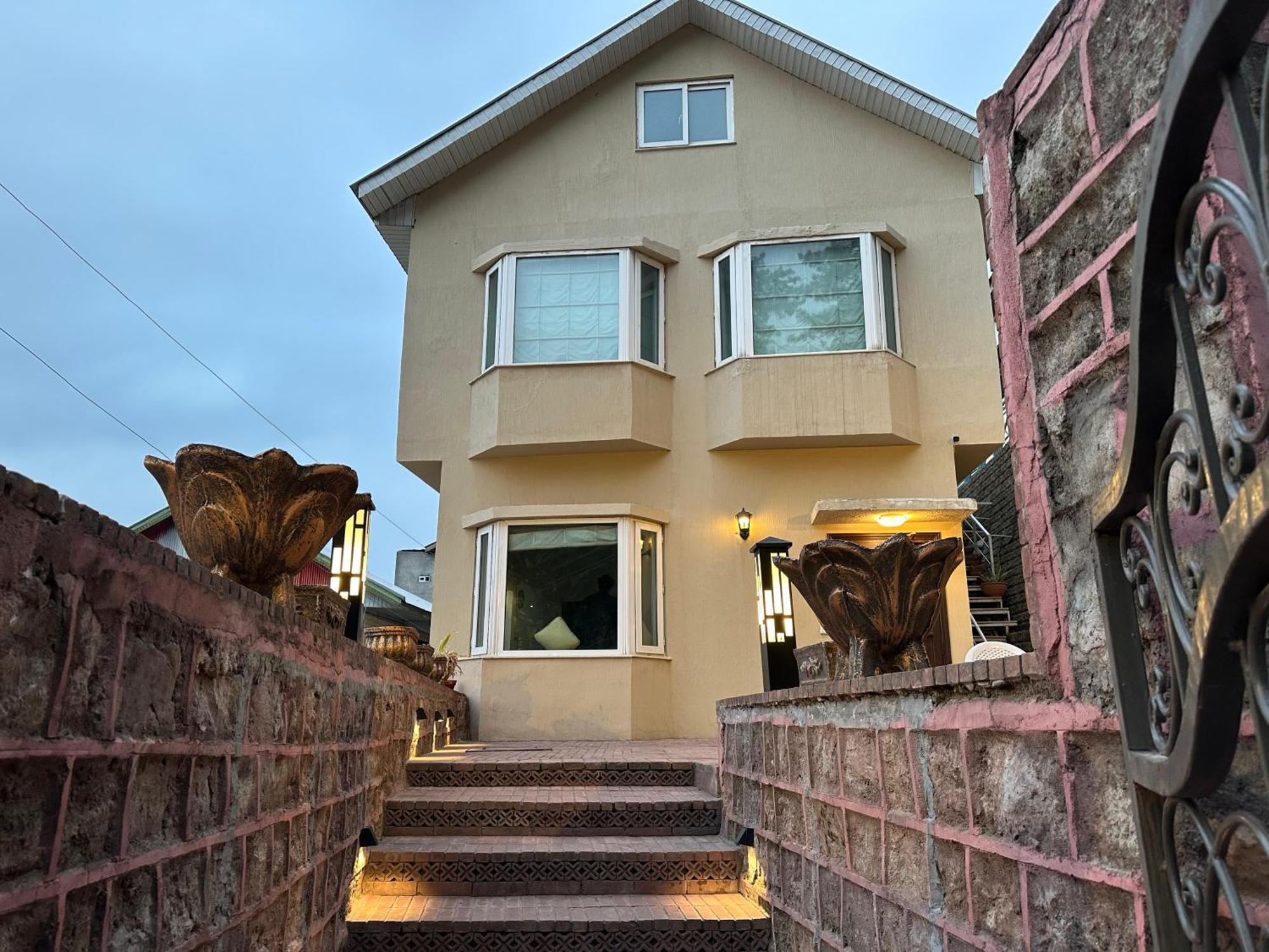 Sarah'S Lodge เมอร์รี ภายนอก รูปภาพ